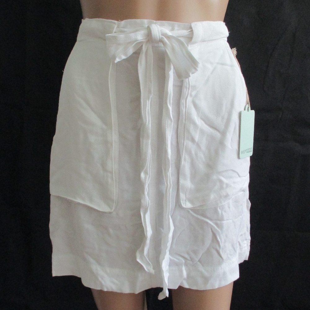 NWT - DEPT 222 white skirt - sz 6P - MSRP $40.00